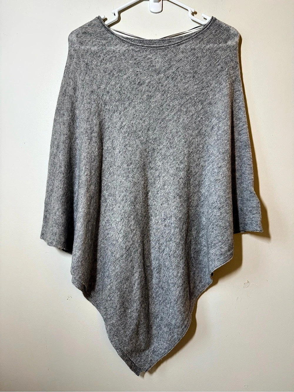 Rachel Zoe 100% Cashmere Gray Poncho layering piece no flaws.